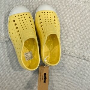 Brand new with tags kids yellow natives size 10